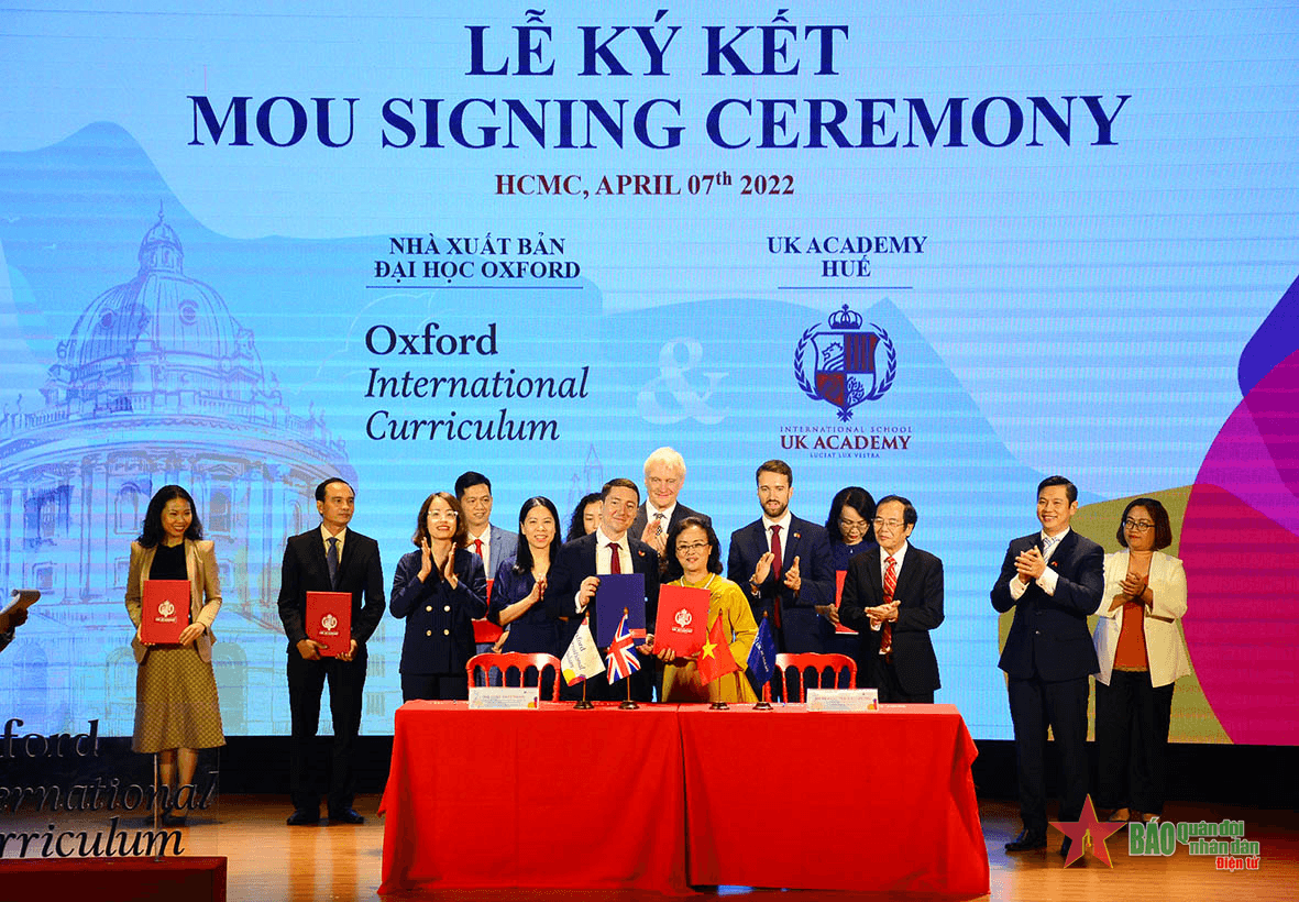 Ký kết triển khai chương trình phổ thông quốc tế Oxford tại Việt Nam