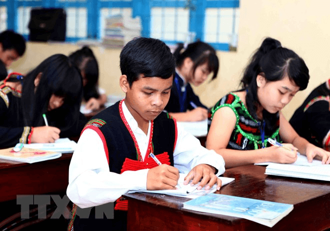 Trình tự, thủ tục, thẩm quyền quyết định hưởng chính sách hỗ trợ học sinh và trường phổ thông ở xã, thôn đặc biệt khó khăn
