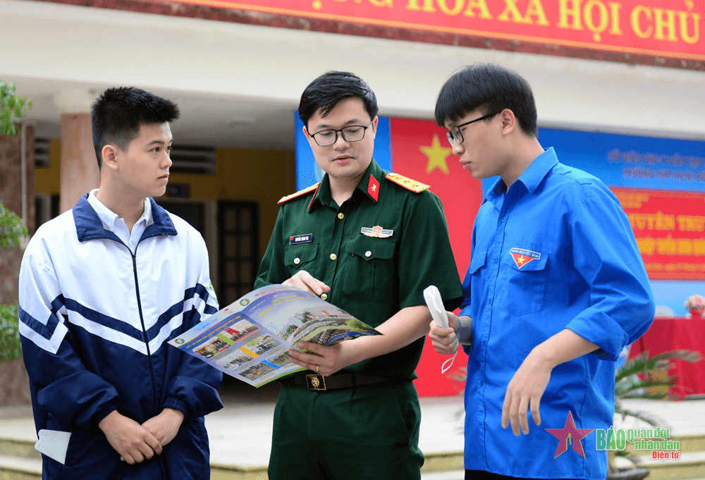 Tư vấn tuyển sinh quân sự tại Trường THPT Hoài Đức B