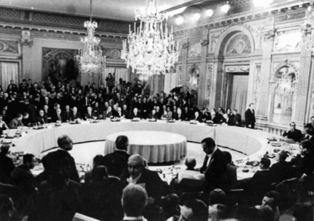 Ngày 13-5-1968: Hội nghị Paris khai mạc phiên họp đầu tiên