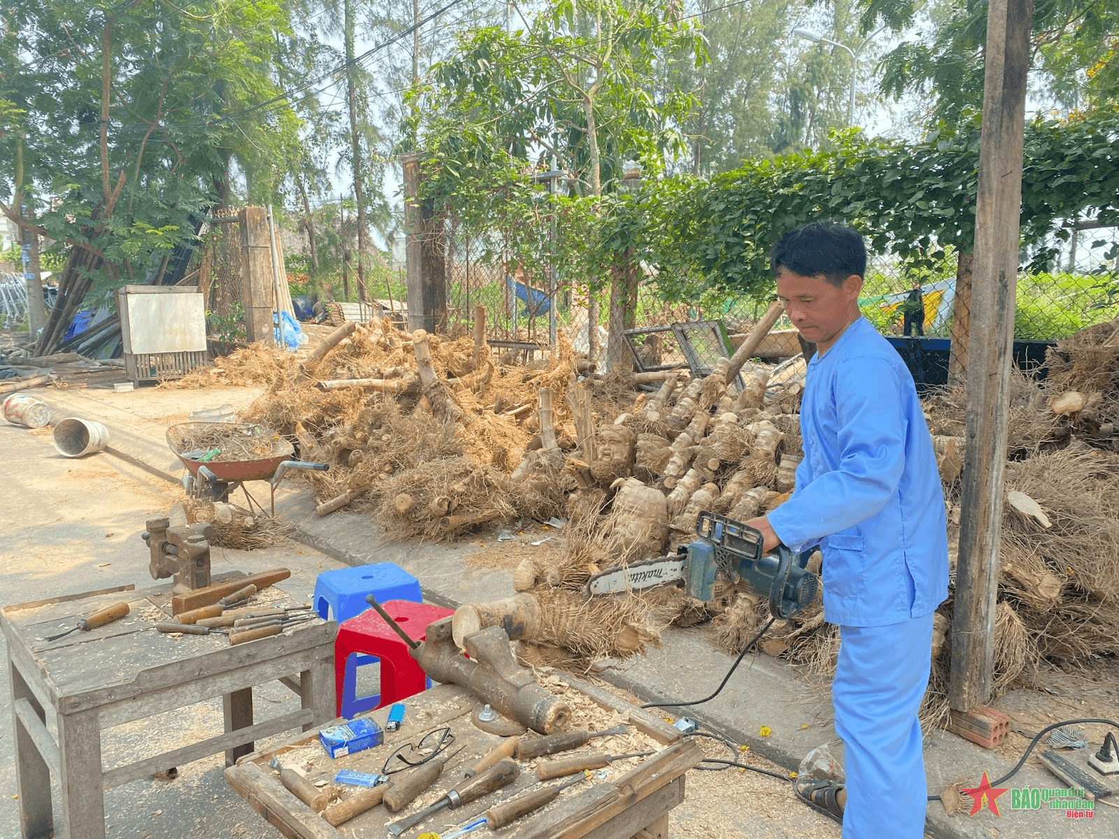 Người “thổi hồn” cho những gốc tre