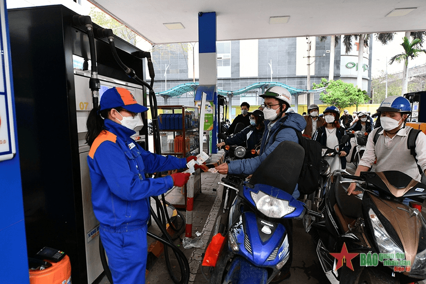 Ngày đầu đi làm sau nghỉ lễ 30-4, giá xăng liệu có tăng?