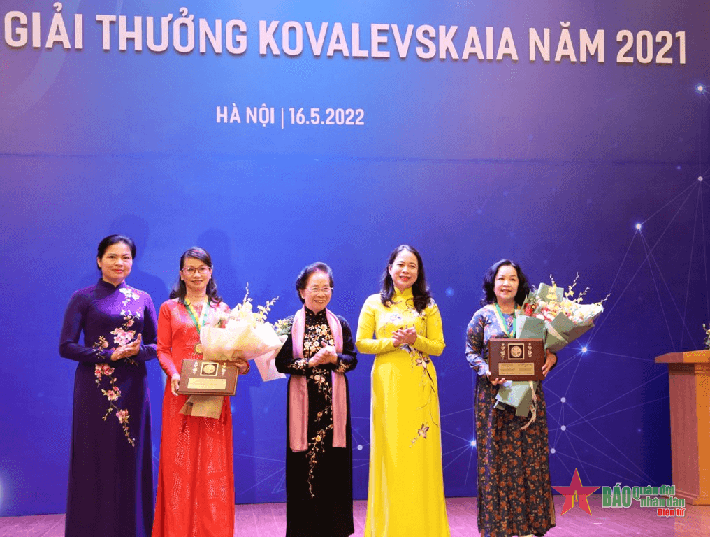 Vinh danh hai cá nhân đoạt giải thưởng Kovalevskaia năm 2021