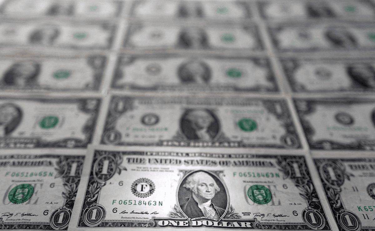 Tỷ giá USD hôm nay 17-5: Đồng USD trượt khỏi mức cao nhất trong 2 thập kỷ