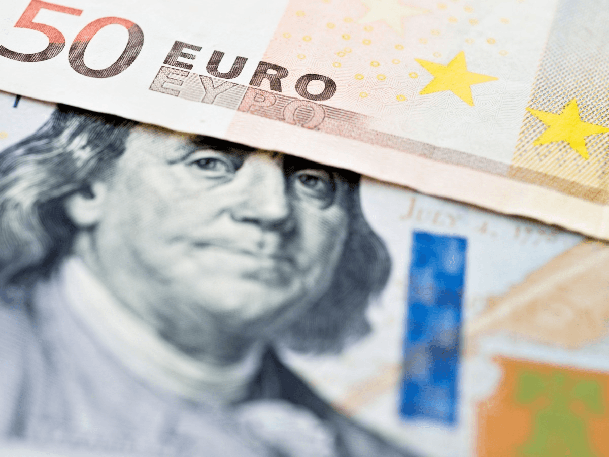 Tỷ giá USD hôm nay 21-5: Đồng USD tăng nhẹ trở lại khi chứng khoán sụt giảm