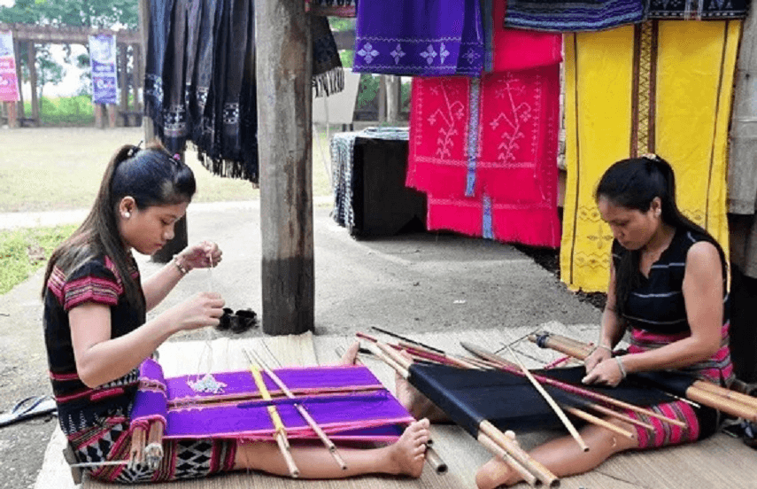 Giữ gìn nghề dệt thổ cẩm của người Cơ Tu