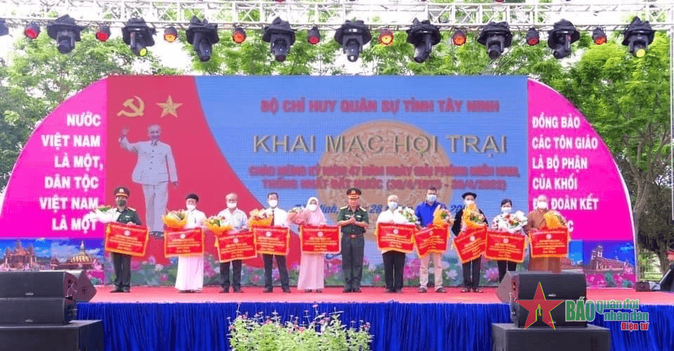 Gắn kết, hỗ trợ đồng bào dân tộc thiểu số và tôn giáo
