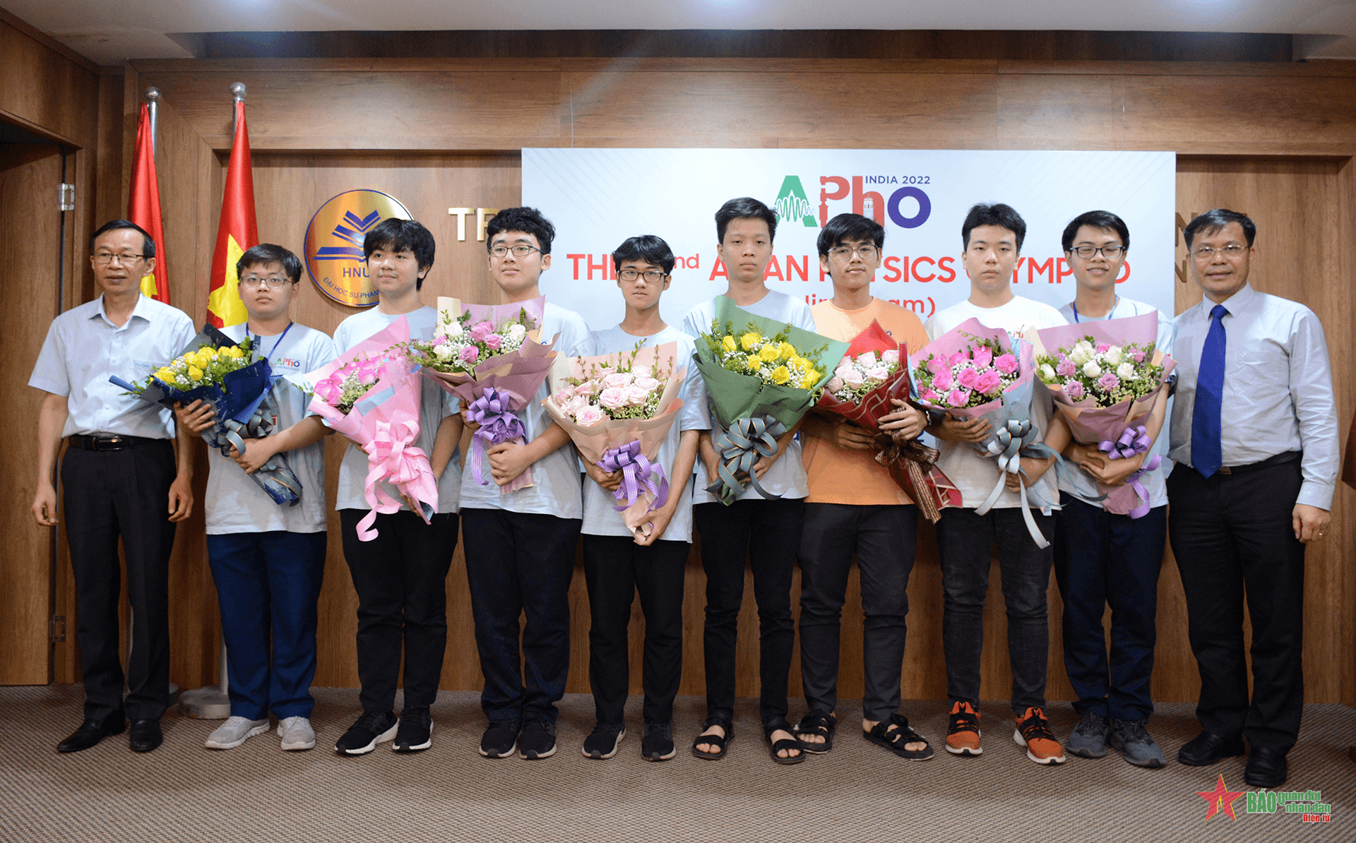 8/8 học sinh Việt Nam đoạt giải tại Olympic Vật lý châu Á - Thái Bình Dương