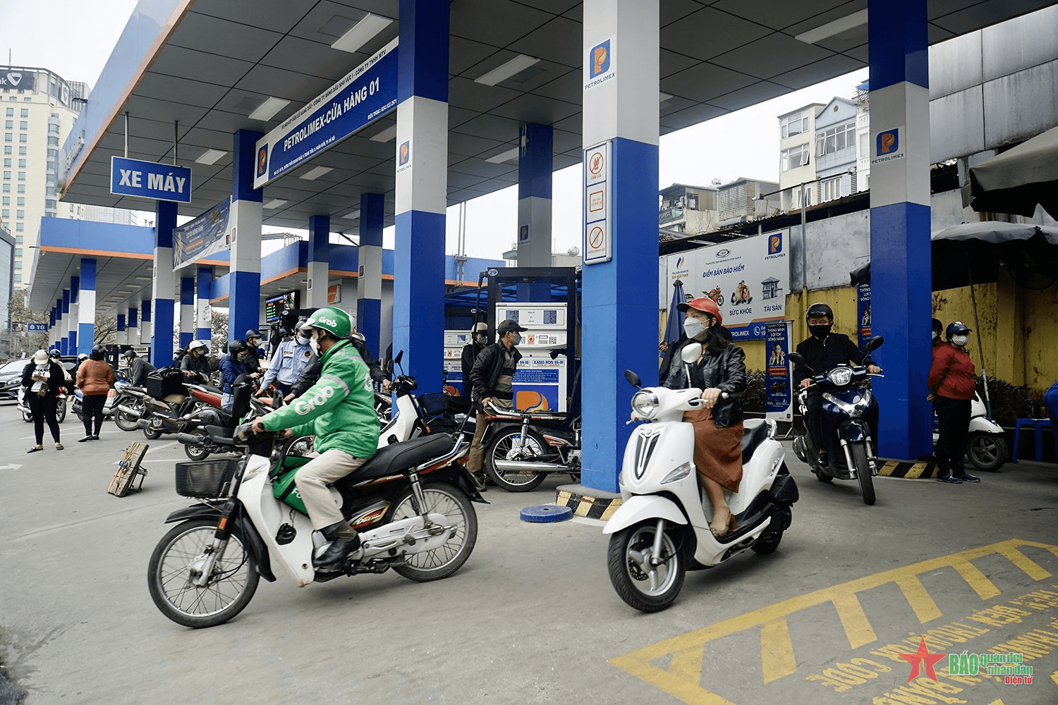 Giá xăng chiều nay, 1-6, liệu có tăng lần thứ 5 liên tiếp, vượt mức 31.000 đồng/lít?