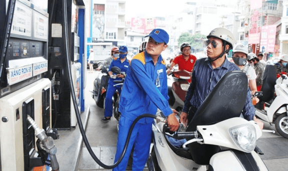 Ngày mai, 13-6, giá xăng sẽ vượt 32.000 đồng/lít?