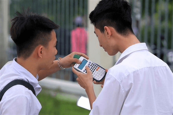 Thi tốt nghiệp trung học phổ thông năm 2022: Những loại máy tính bỏ túi nào được phép đem vào phòng thi?