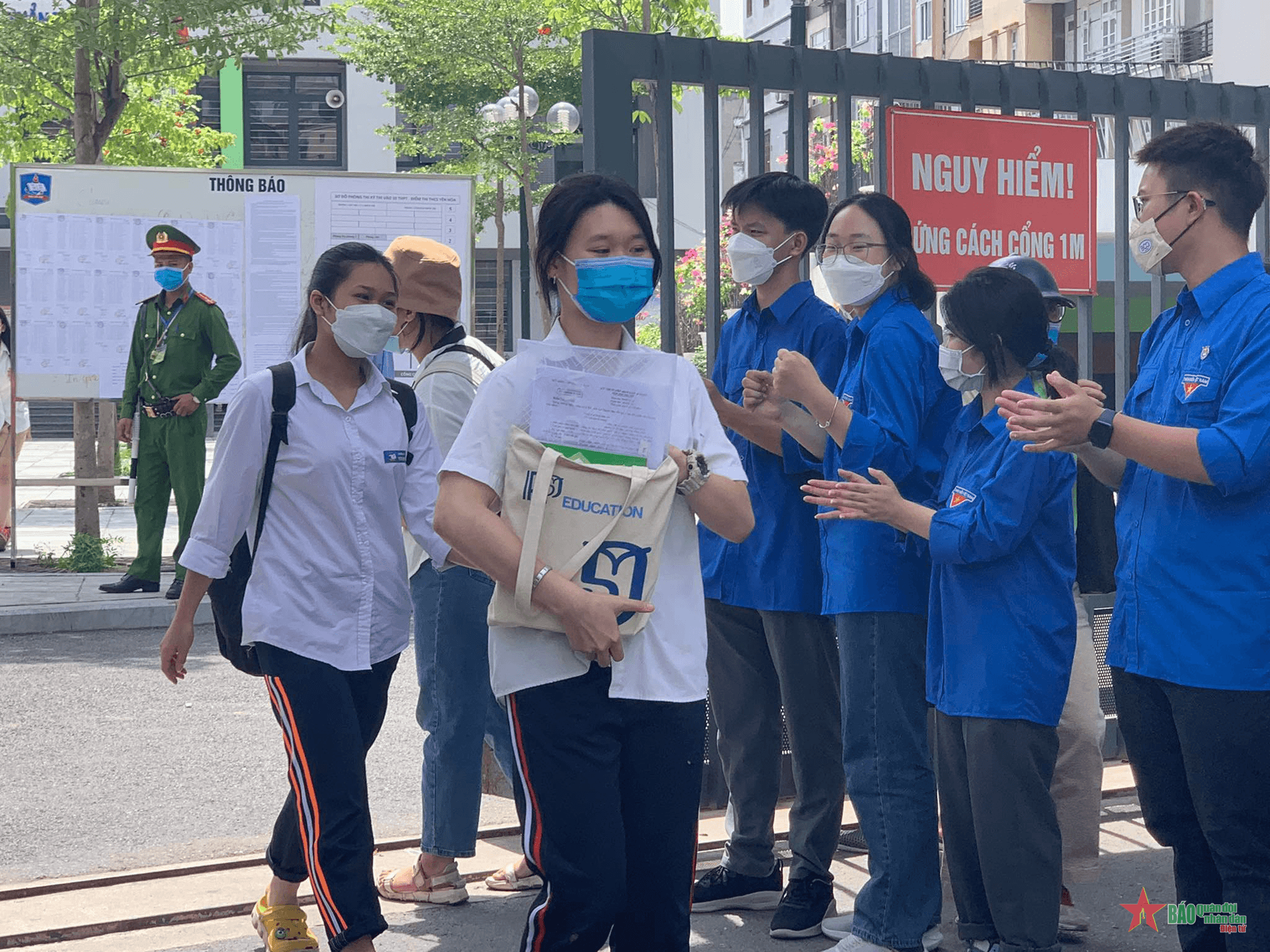 Thí sinh Hà Nội dễ dàng vượt qua bài thi đầu tiên của kỳ thi vào lớp 10