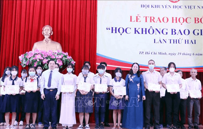 Đẩy mạnh khuyến học, khuyến tài, xây dựng xã hội học tập