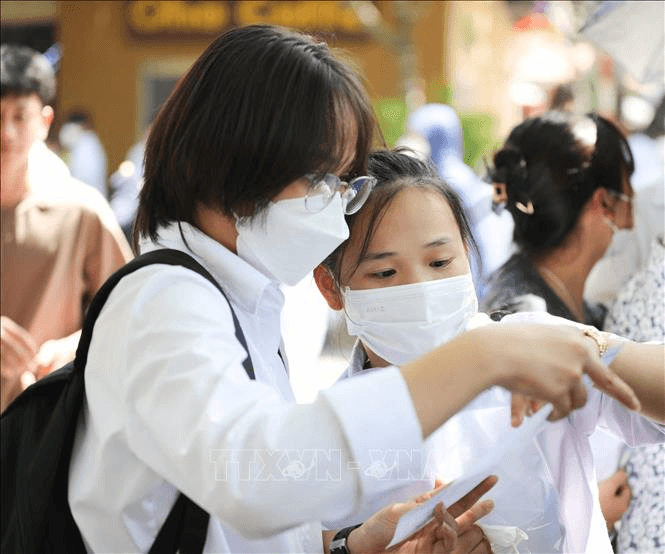 Kỳ thi vào lớp 10 tại Hà Nội: Thí sinh hoàn thành môn thi cuối với tâm trạng vui vẻ