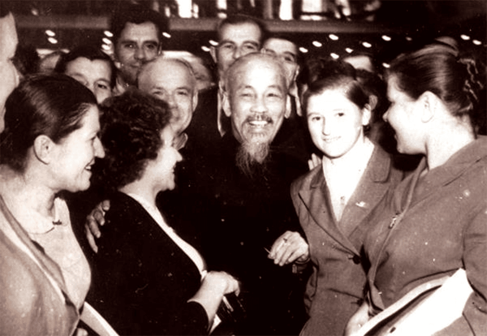 Ngày 23-6-1939: Bác nhấn mạnh đấu tranh chống thế lực Tơrốtxkít để bảo vệ đường lối của Đảng