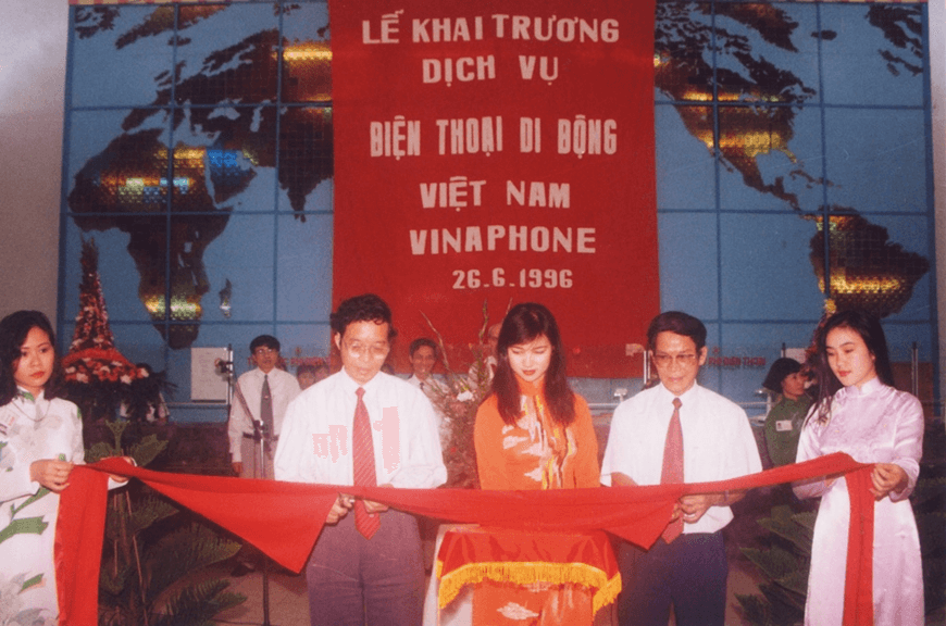 Ngày 26-6-1996: Mạng di động VinaPhone ra đời