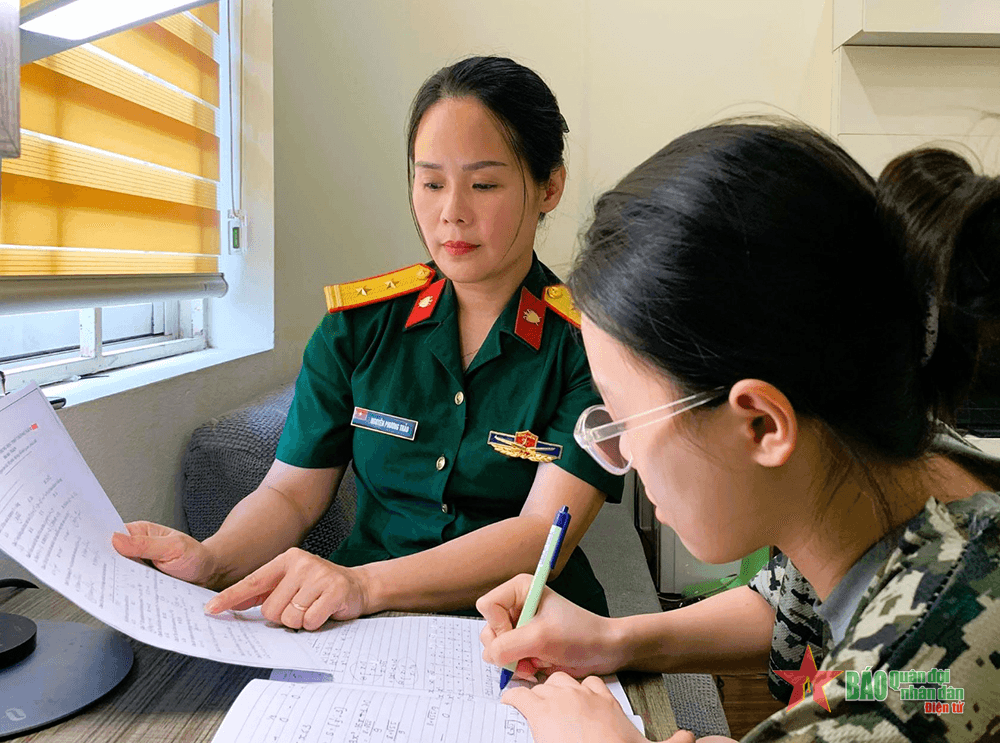 Nữ cán bộ mẫn cán