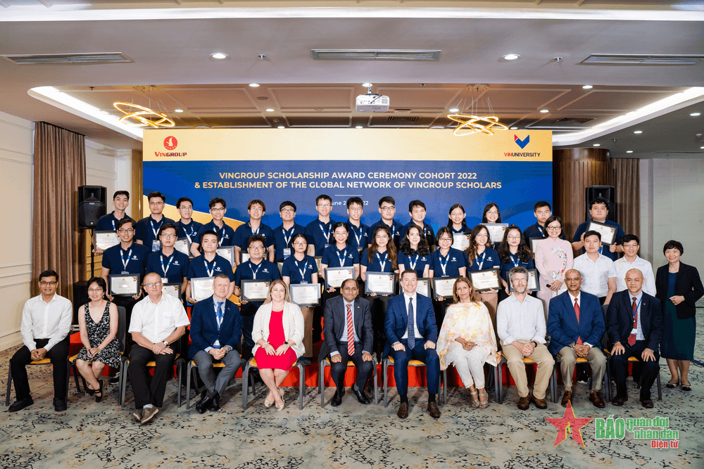 Vingroup trao 48 tỷ đồng học bổng du học Thạc sĩ, Tiến sĩ KHCN 2022, thành lập mạng lưới học giả trẻ toàn cầu