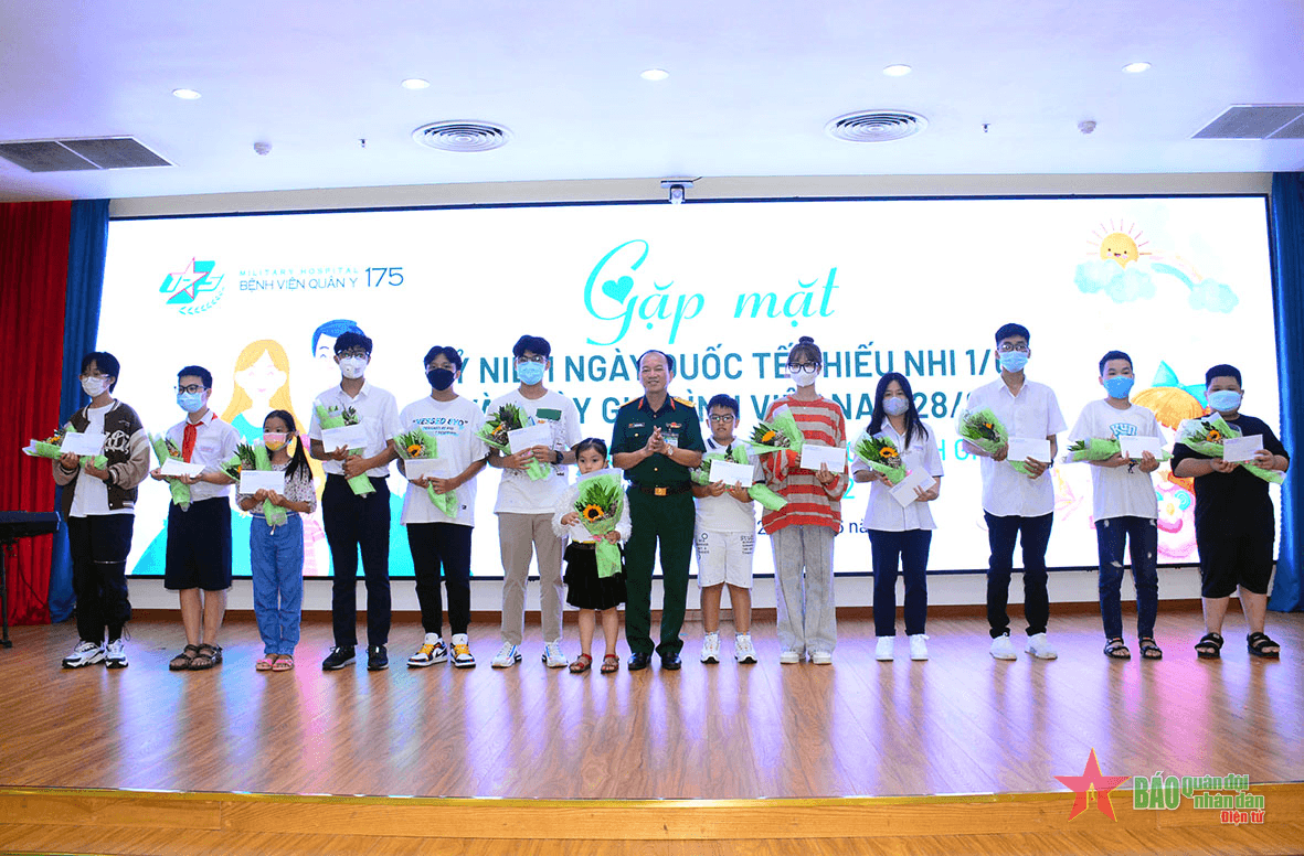 Bệnh viện Quân y 175 gặp mặt, tặng quà học sinh học giỏi, hoàn cảnh đặc biệt