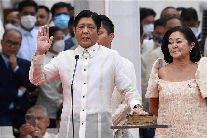 Ông Ferdinand Marcos Jr tuyên thệ nhậm chức Tổng thống Philippines