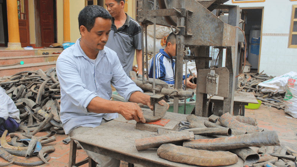 Nỗi lo mai một nghề làm lược sừng