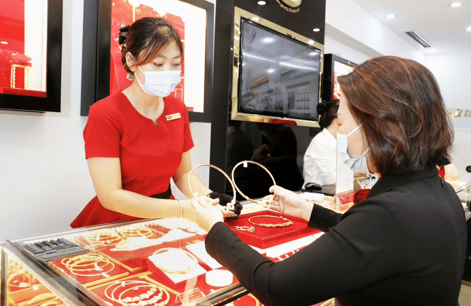 Vàng giảm giá nhẹ