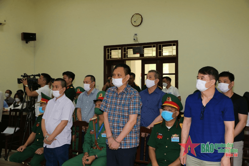 Xét xử vụ án buôn lậu gần 200 triệu lít xăng