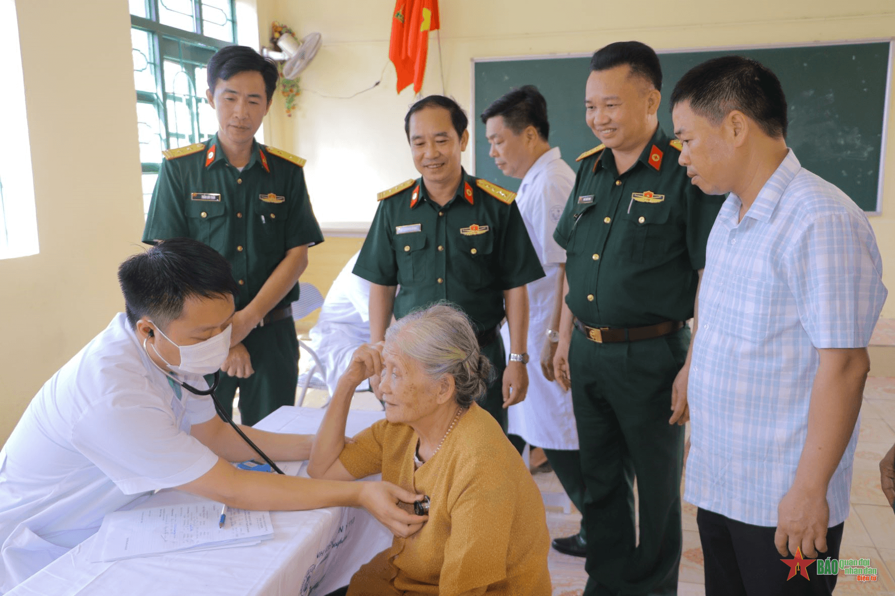 Bệnh viện Quân y 110 khám bệnh, cấp thuốc miễn phí tại Thanh Hóa