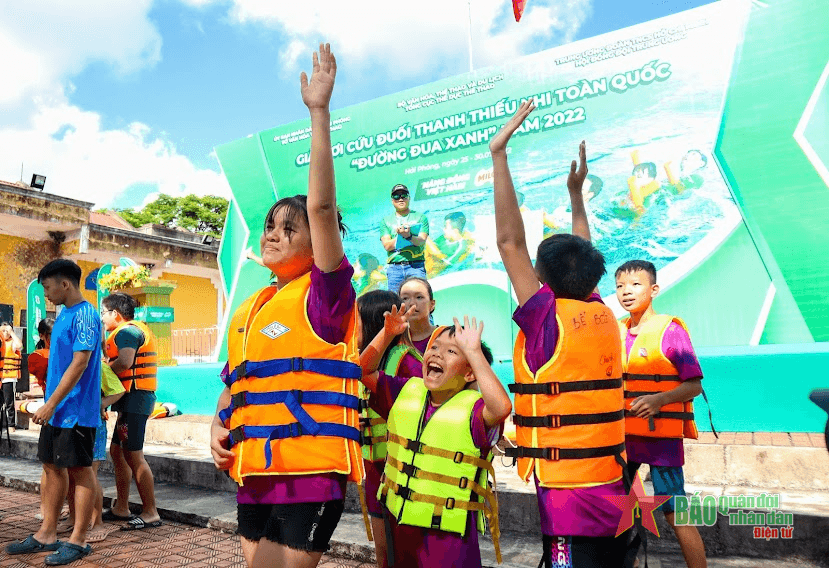 Sôi nổi Giải bơi "Đường đua xanh" năm 2022