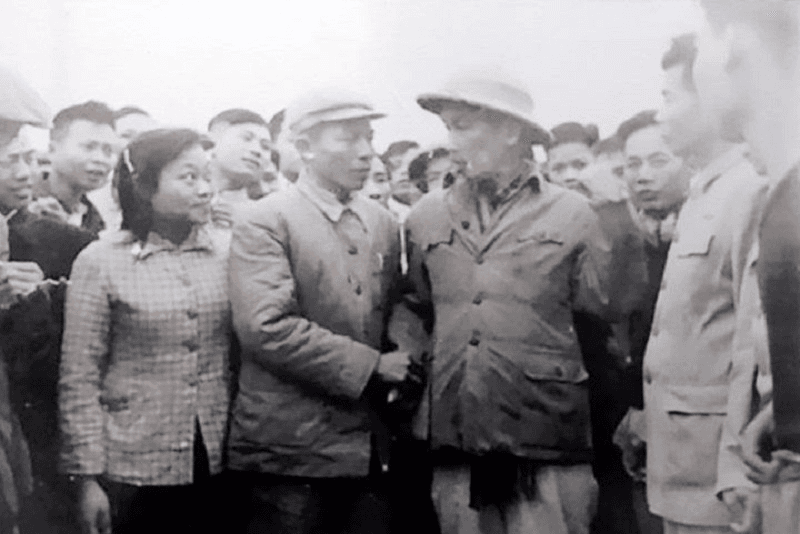 Ngày 14-8-1962: Bác Hồ căn dặn “Công đoàn phải thật sự chăm nom nơi ăn, nhà ở của công nhân, viên chức”