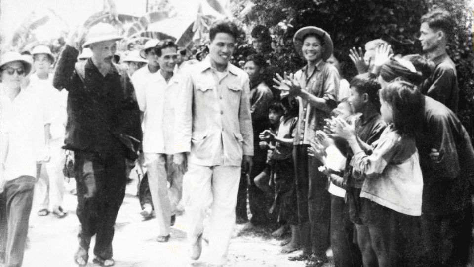 Ngày 13-8-1958: Bác căn dặn “Thi đua phải đoàn kết, đoàn kết để thi đua”