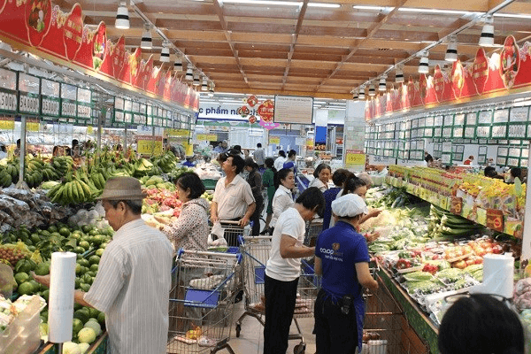 Giá xăng giảm nhưng giá hàng hóa chưa “hạ nhiệt”: Cần triển khai các biện pháp bình ổn giá