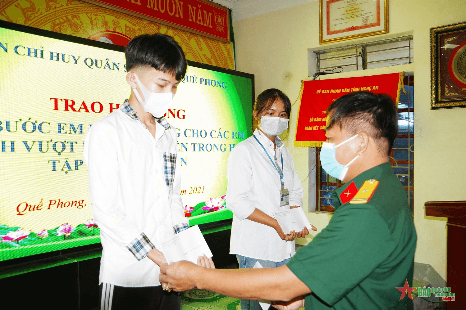 Con nuôi của bộ đội Quế Phong