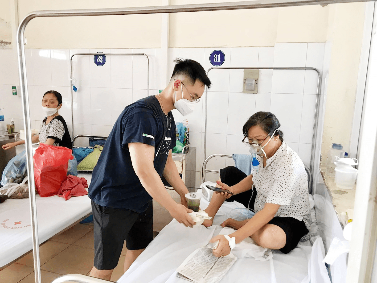 Suất cơm 5.000 đồng nghĩa tình ở Thủ đô