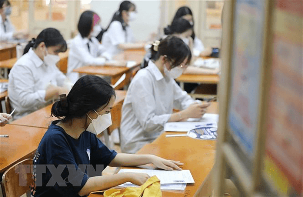 Không bắt buộc sử dụng trắc nghiệm kết hợp tự luận môn Ngữ văn