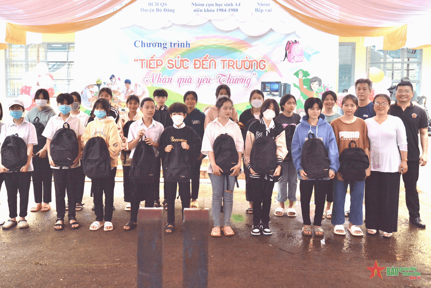 Chương trình “Tiếp sức đến trường - Nhận quà yêu thương” với nhiều hoạt động ý nghĩa