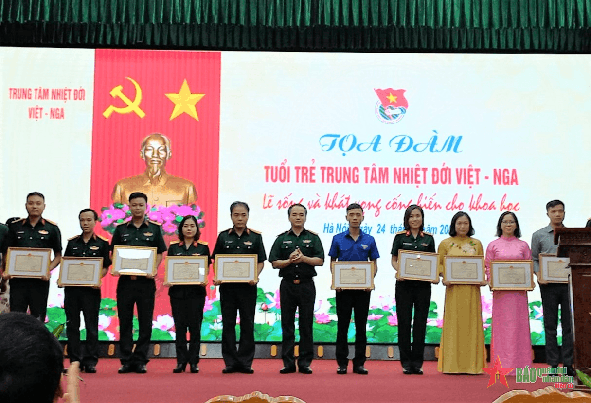 Khơi dậy khát vọng cống hiến cho khoa học của thanh niên