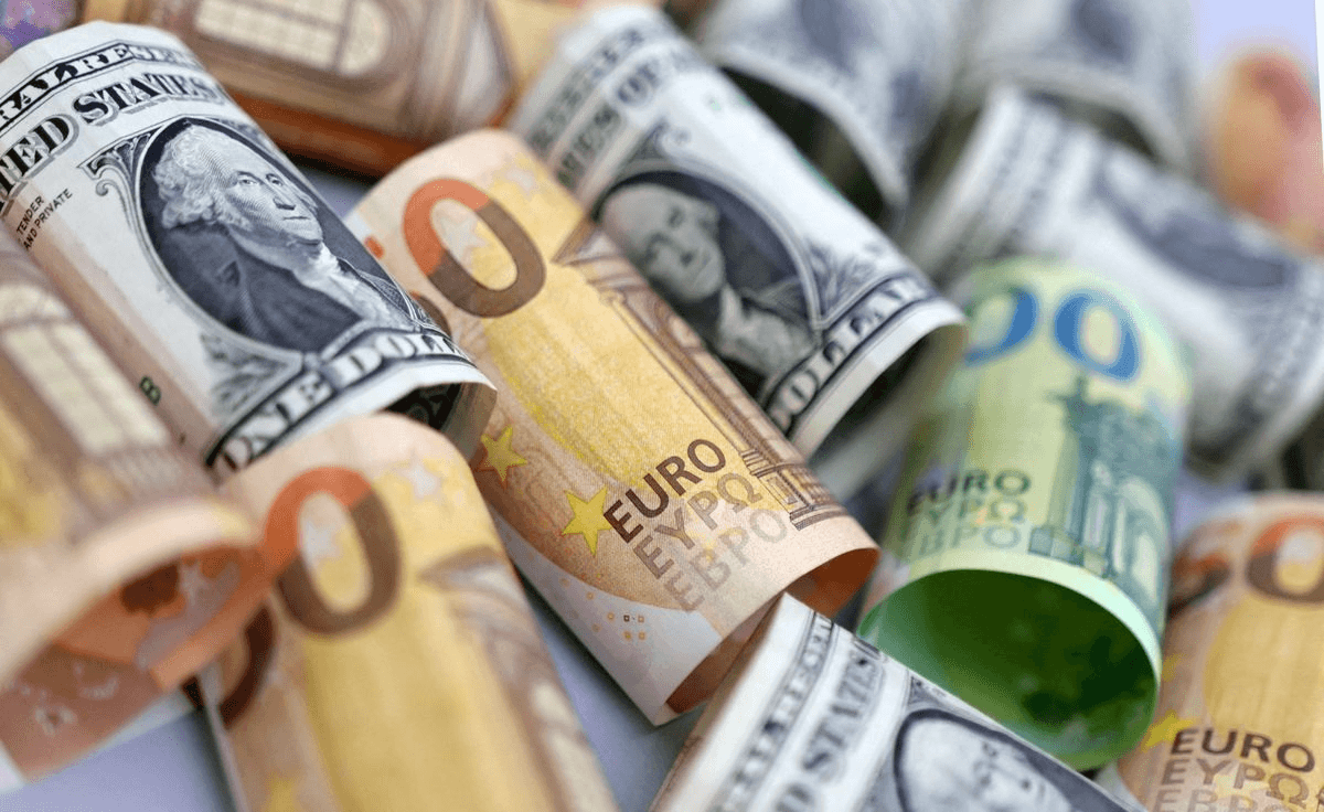 Tỷ giá USD hôm nay 24-8: Đồng USD quay đầu giảm nhẹ