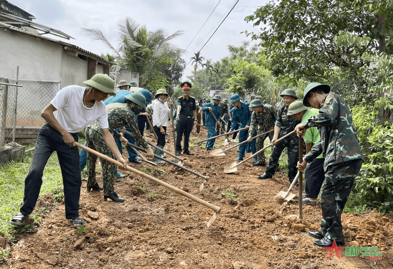 Thắm tình quân dân nơi xứ đạo Phượng Vĩ