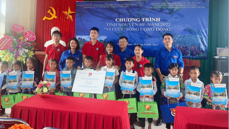 Niềm vui của cô, trò trường Vàng Đán