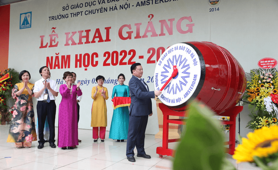 Học sinh háo hức trong ngày tựu trường