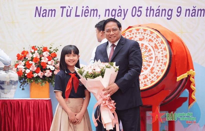 Thủ tướng Chính phủ Phạm Minh Chính dự lễ khai giảng năm học mới tại Trường Tiểu học Đoàn Thị Điểm
