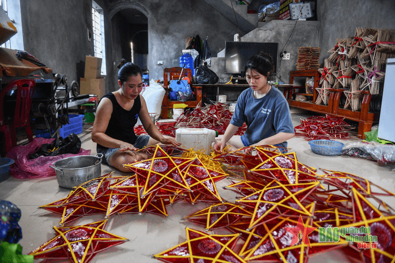 "Làng đèn" Báo Đáp mùa Trung thu
