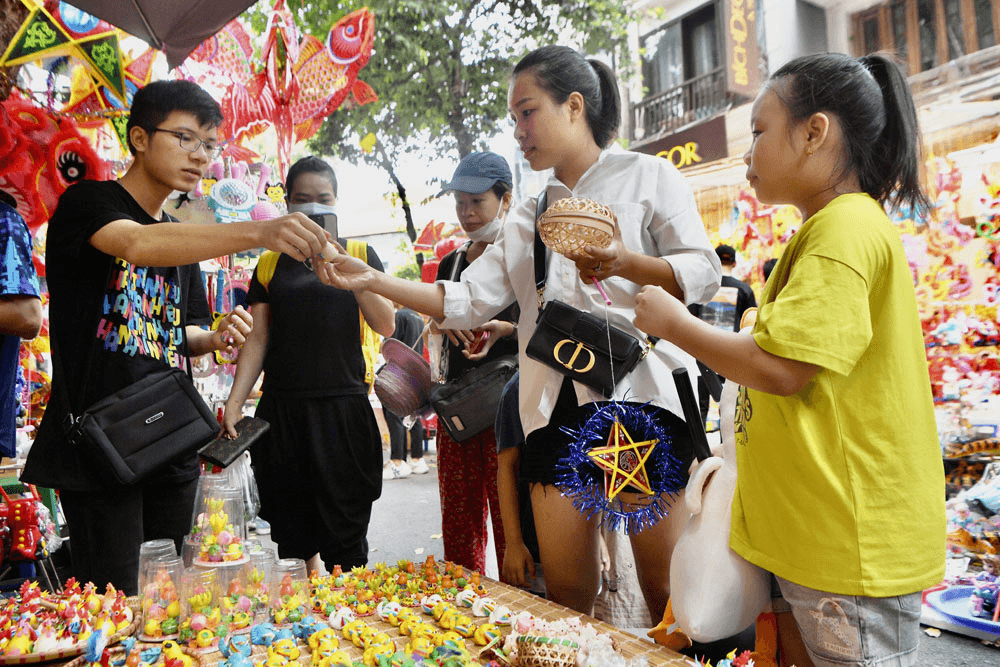 Đồ chơi truyền thống hút khách