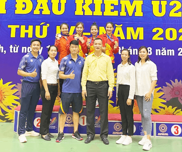 Đấu kiếm và chuyện khó muôn thuở