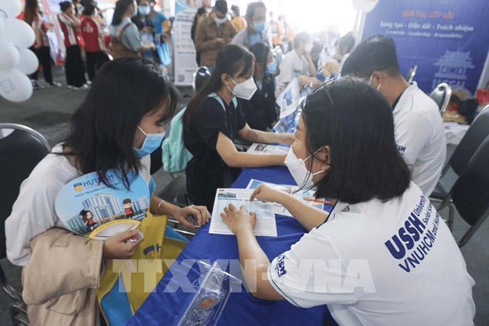 Nhiều trường công bố điểm chuẩn trúng tuyển đại học năm 2022