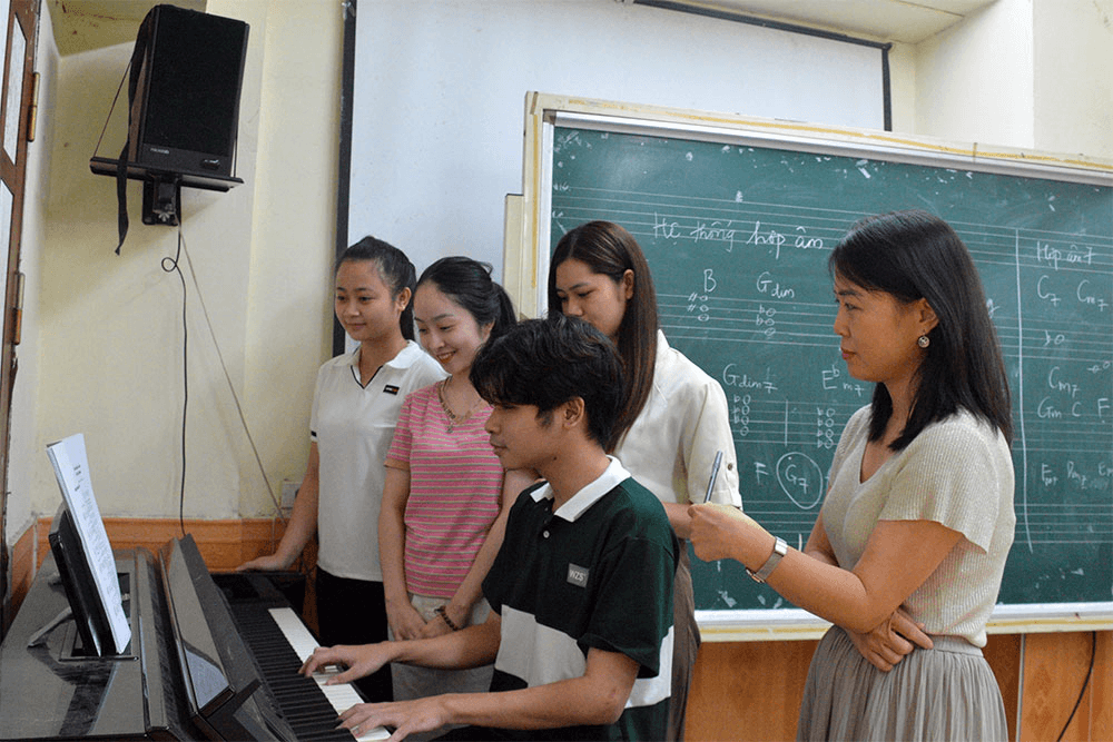 Giải bài toán thiếu giáo viên theo chương trình giáo dục phổ thông mới