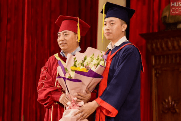 Ham lý luận, mê ngoại ngữ và giỏi kỹ thuật