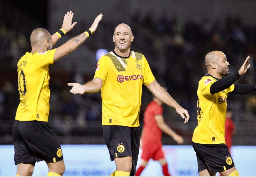 Huyền thoại Dortmund thắng ngôi sao Việt Nam 4-1