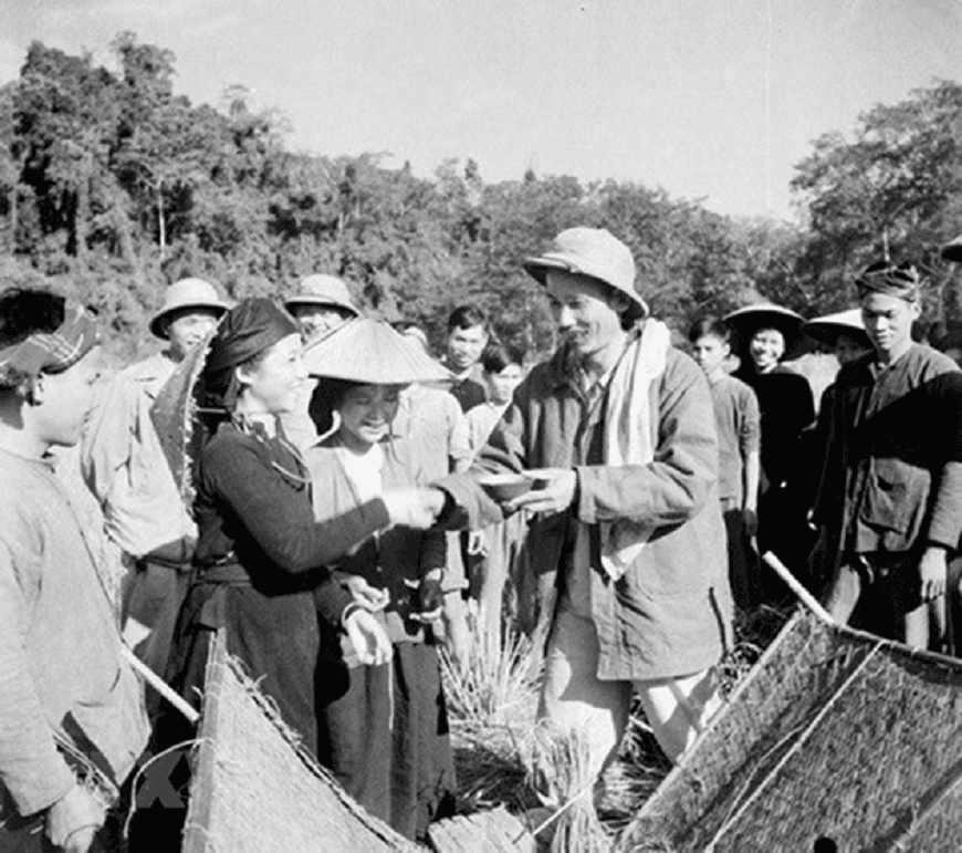 Ngày 11-10-1958: Chủ tịch Hồ Chí Minh căn dặn “phải thi đua chống hạn, diệt sâu"
